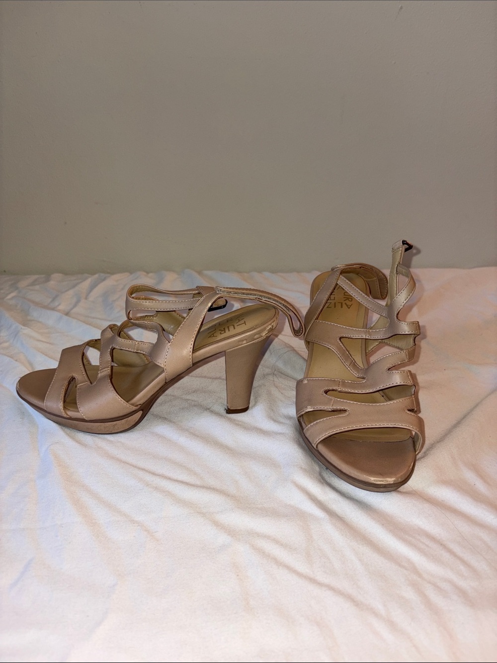 Women's Strappy Mid-Heel Sandals in Nude